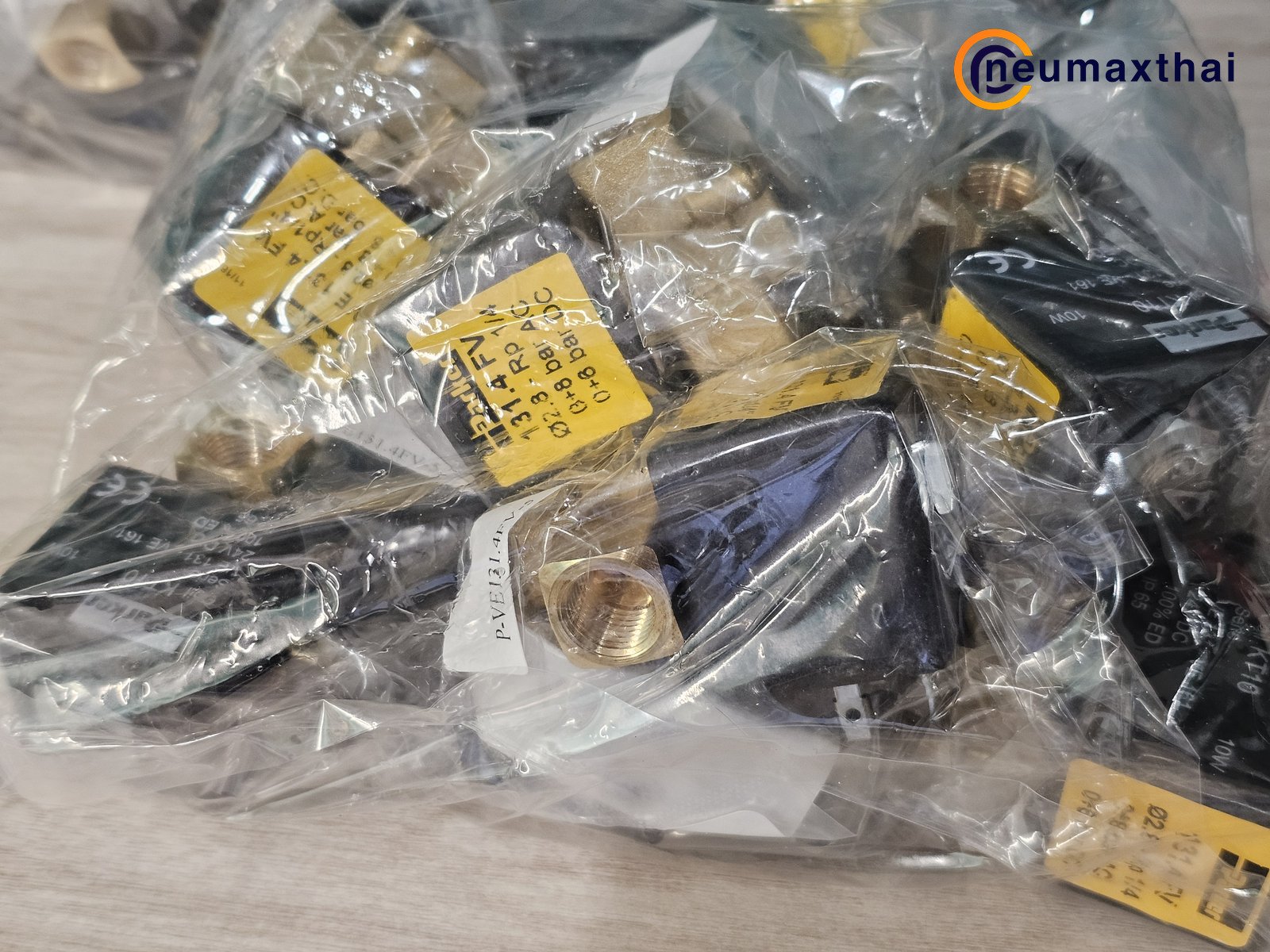 P-VE131.4FV-5 2/2 SOLENOID VALVE 1/4" ,24VDC "PARKER"