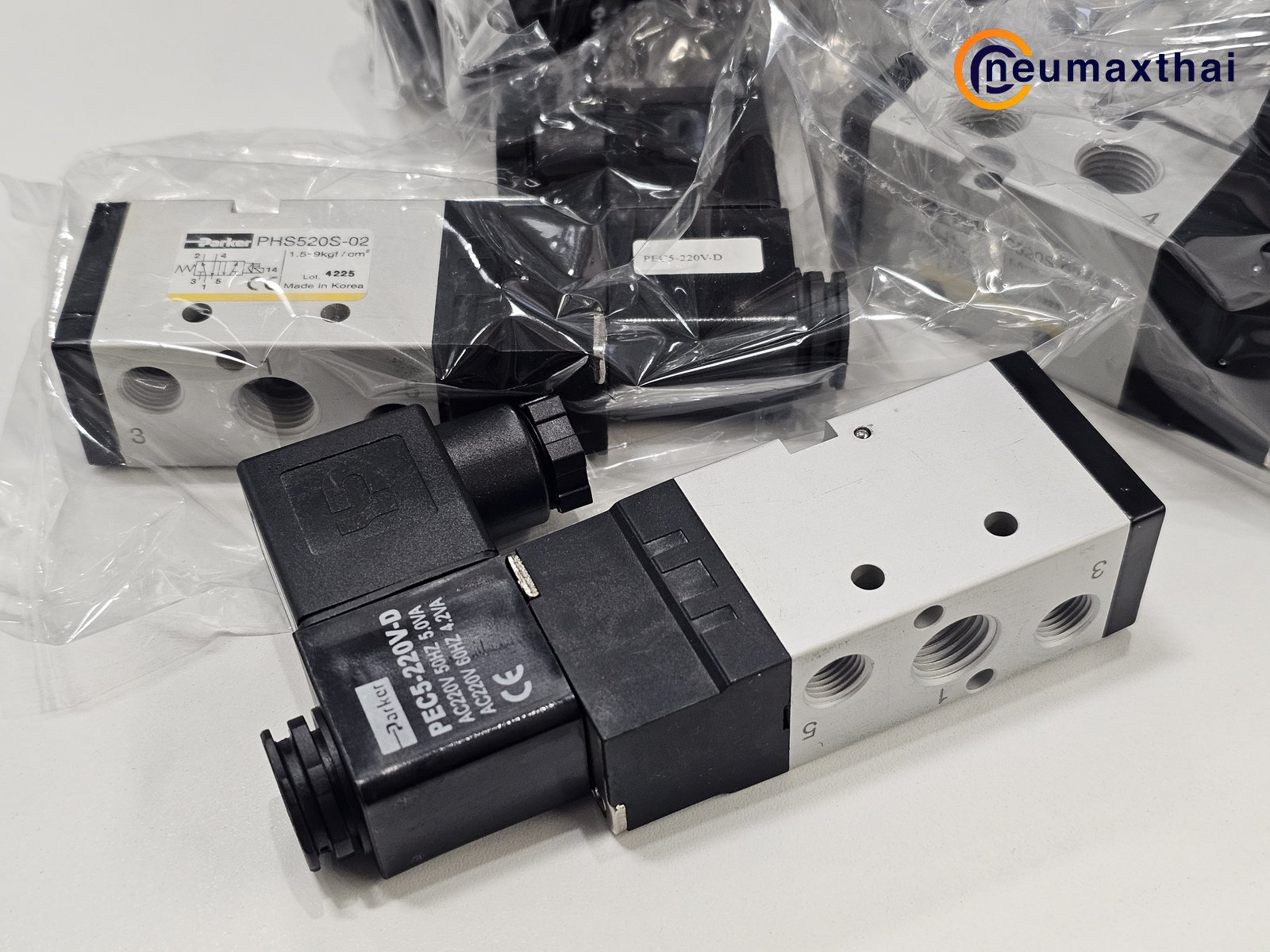 PHS520S-02-220V-D 5/2 SOLENOID VALVE 1/4" , AC220V "PARKER"