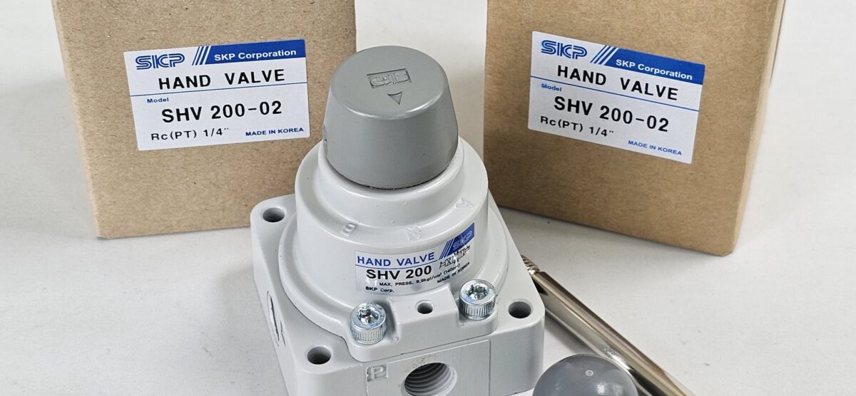 ส่ง SHV200-02 4/3 CLOSE CENTER HAND VALVE 1/4″ , “SKP”