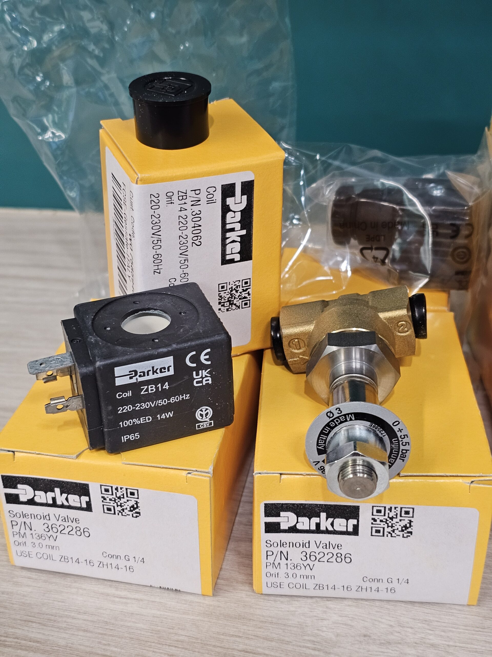 P-VE136YV-2 2/2 SOLENOID VALVE 1/4" TYPE:NO, AC220V "PARKER"