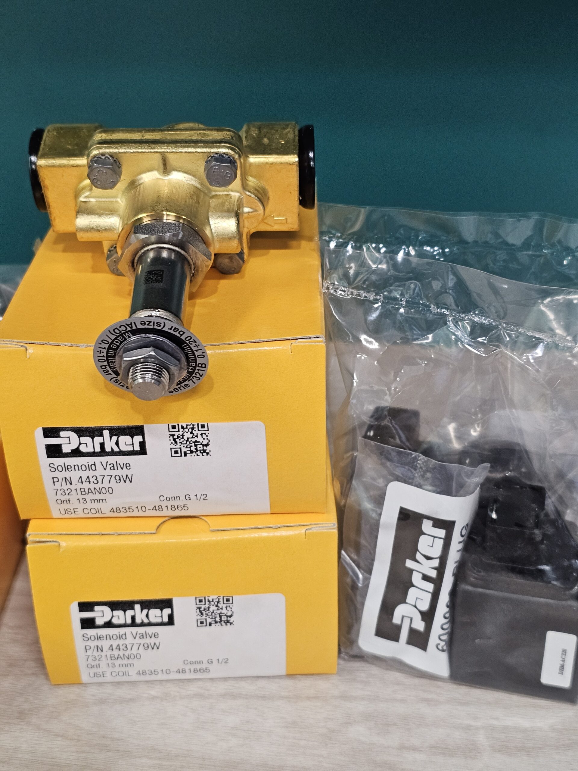 P-VE7321BAN00-2 2/2 SOLENOID VALVE 1/2" TYPE:NC, AC220V "PARKER"